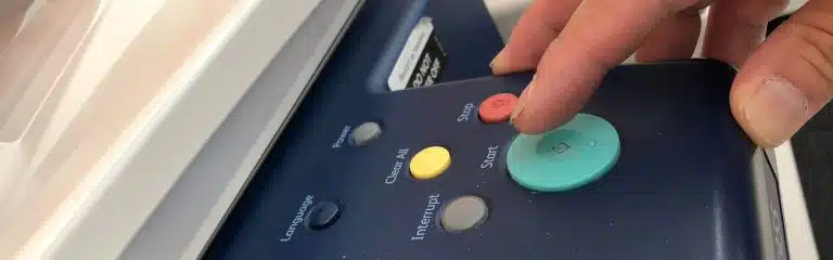 Machines à affranchir et mise sous pli - Article de blog Edilink : découvrez les avantages, les limites, son prix et ses alternatives