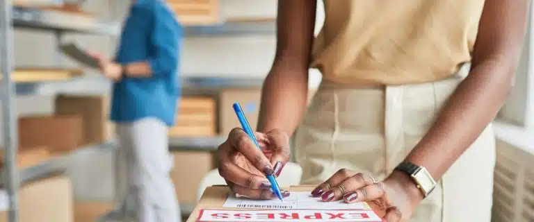 Astuces pour payer ses courriers moins chers - Edilink prestataire courrier - externalisation